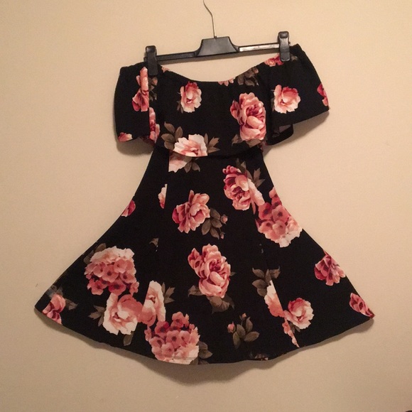 Black mini dress with flowers - Picture 2 of 2